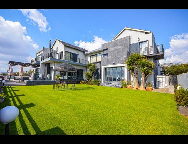 6 BEDROOM HOUSE FOR SALE IN COPPERLEAF ESTATE